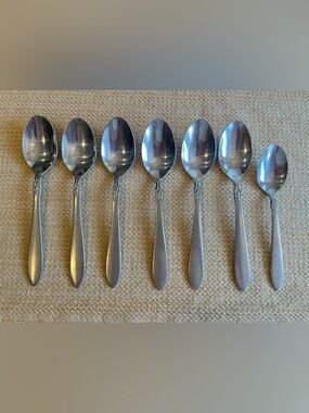 Oneida Jacqueline (Stainless) Spoons (7)